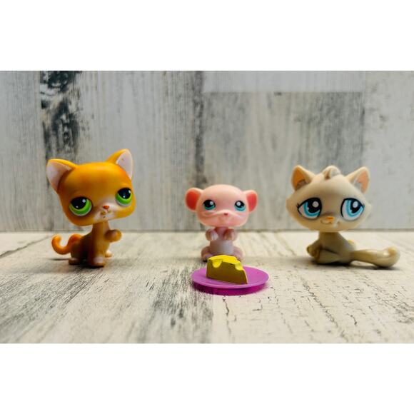 Littlest Pet Shop LPS cats and pink mouse and Accessory - Picture 1 of 3